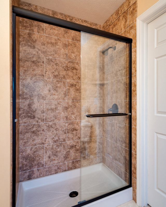 How Bathtub Liner Installation Refreshes Old Tubs